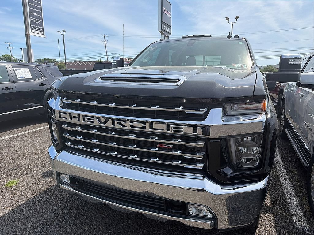 Used 2020 Chevrolet Silverado 2500 LTZ AWD/4WD image 2