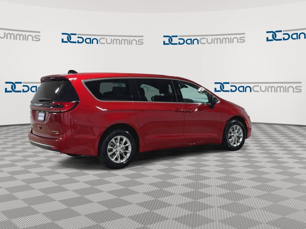 New 2026 Chrysler Pacifica Limited AWD/4WD image 9
