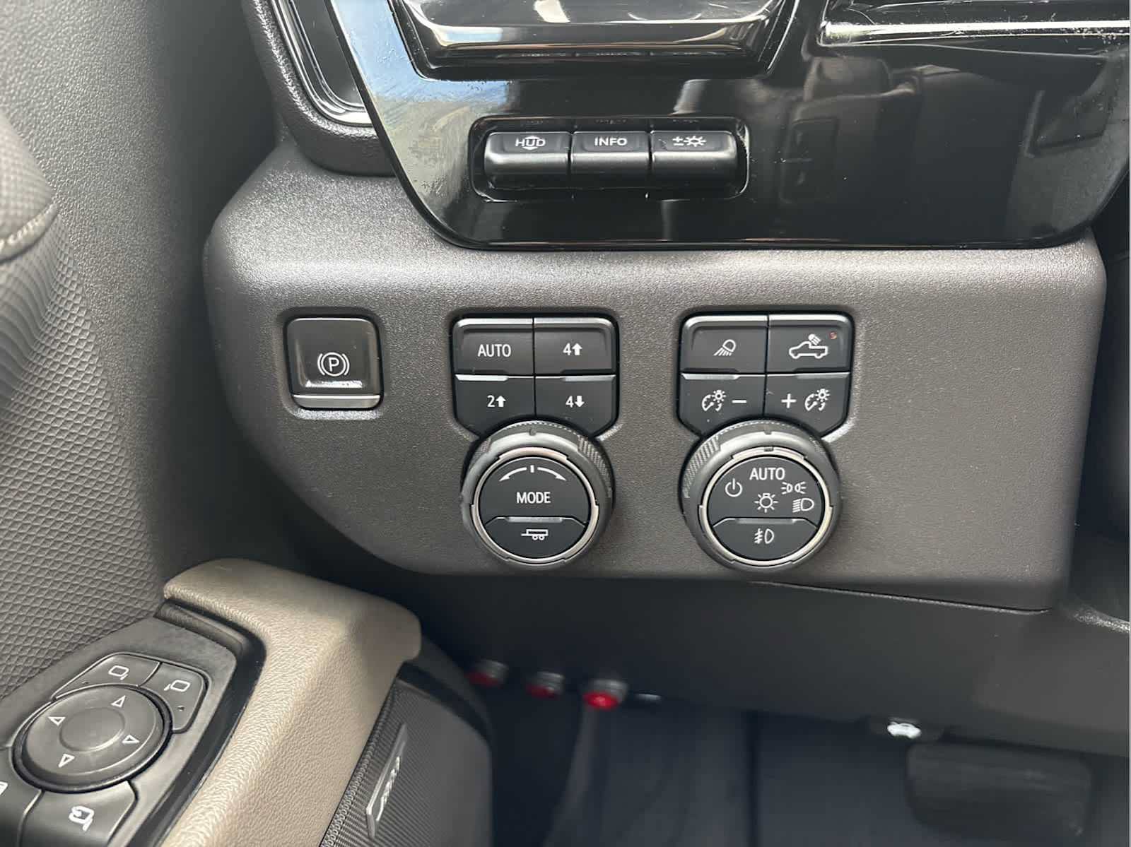 Used 2022 Chevrolet Silverado 1500 ZR2 w/ Technology Package AWD/4WD image 29