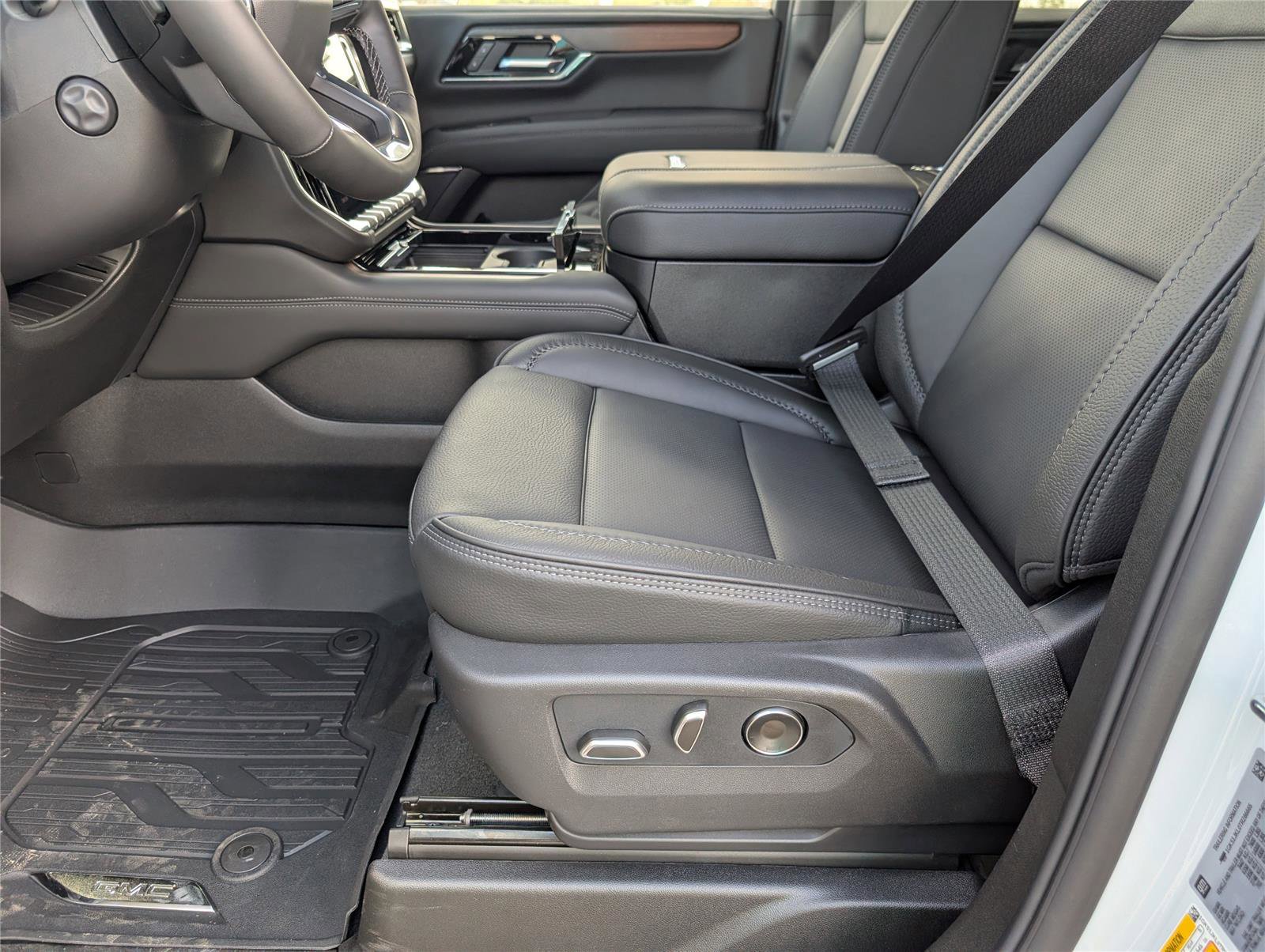 New 2026 GMC Yukon XL Denali w/ Sun & Power Step Package image 42