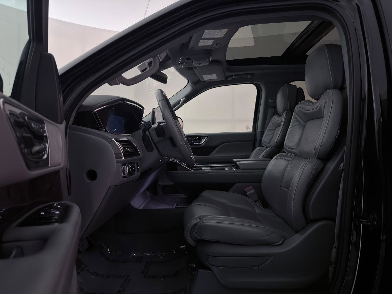 Used 2019 Lincoln Navigator Reserve image 18