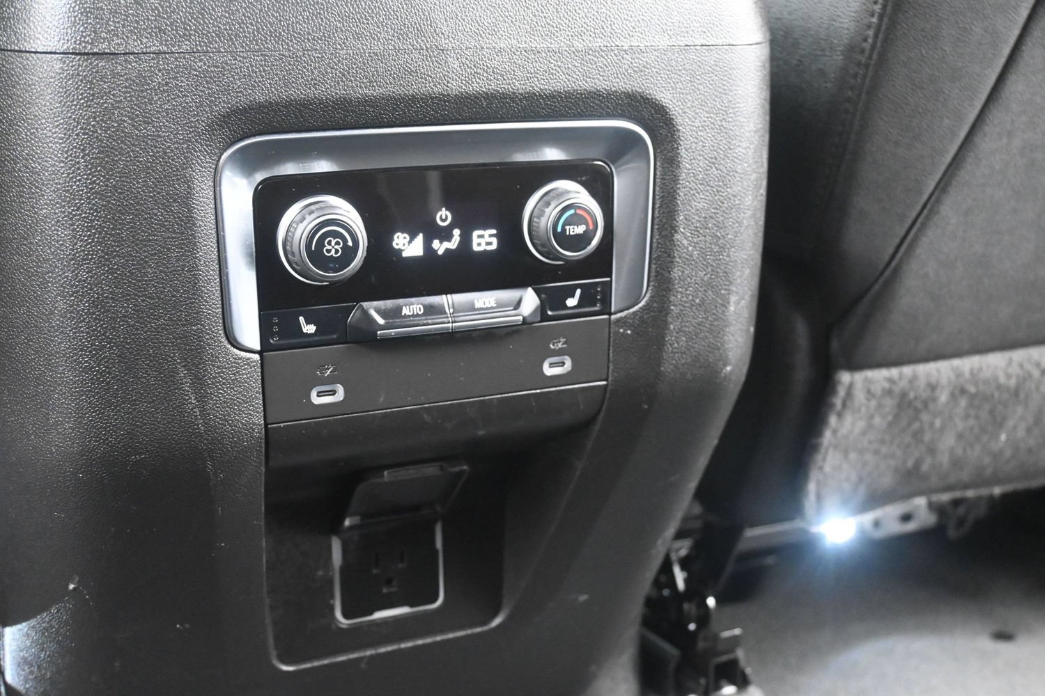 Used 2022 Chevrolet Tahoe LT w/ Luxury Package AWD/4WD image 41