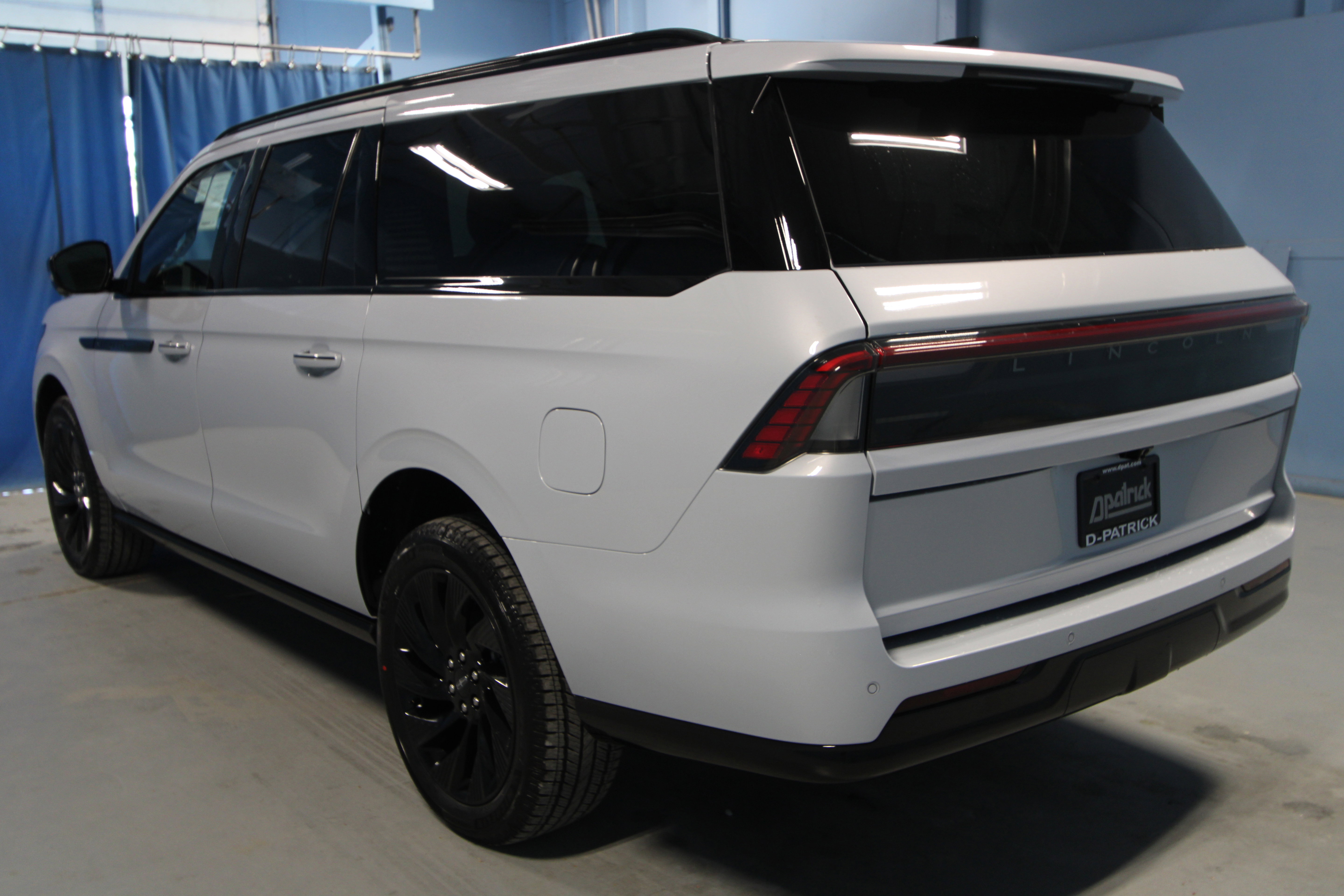 New 2026 Lincoln Navigator L Reserve w/ Jet Appearance Package AWD/4WD image 28