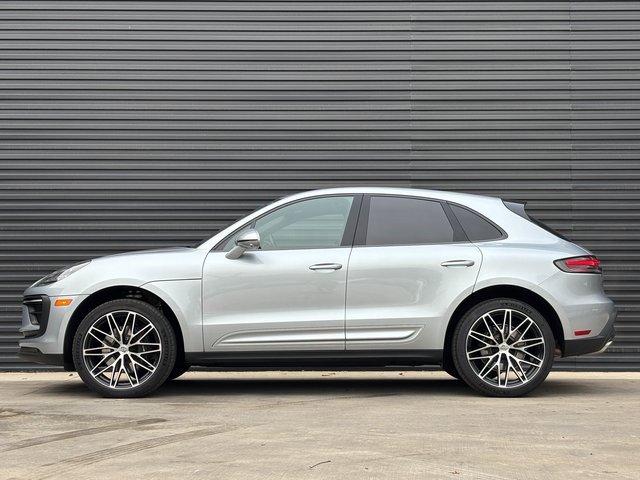 Certified 2025 Porsche Macan image 2