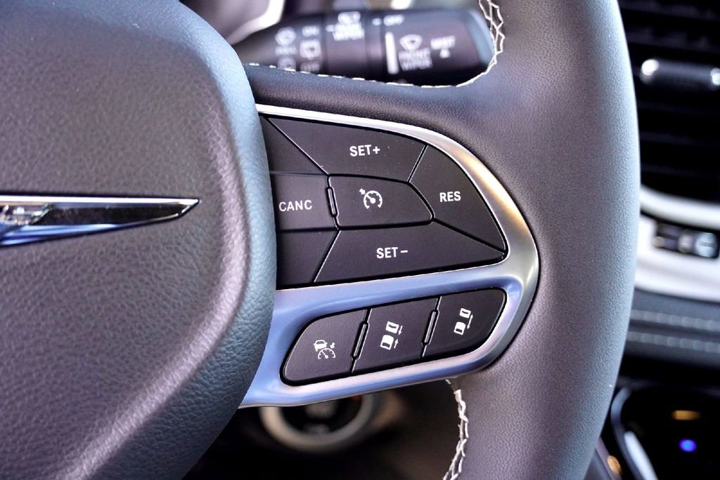 New 2026 Chrysler Pacifica Select image 13