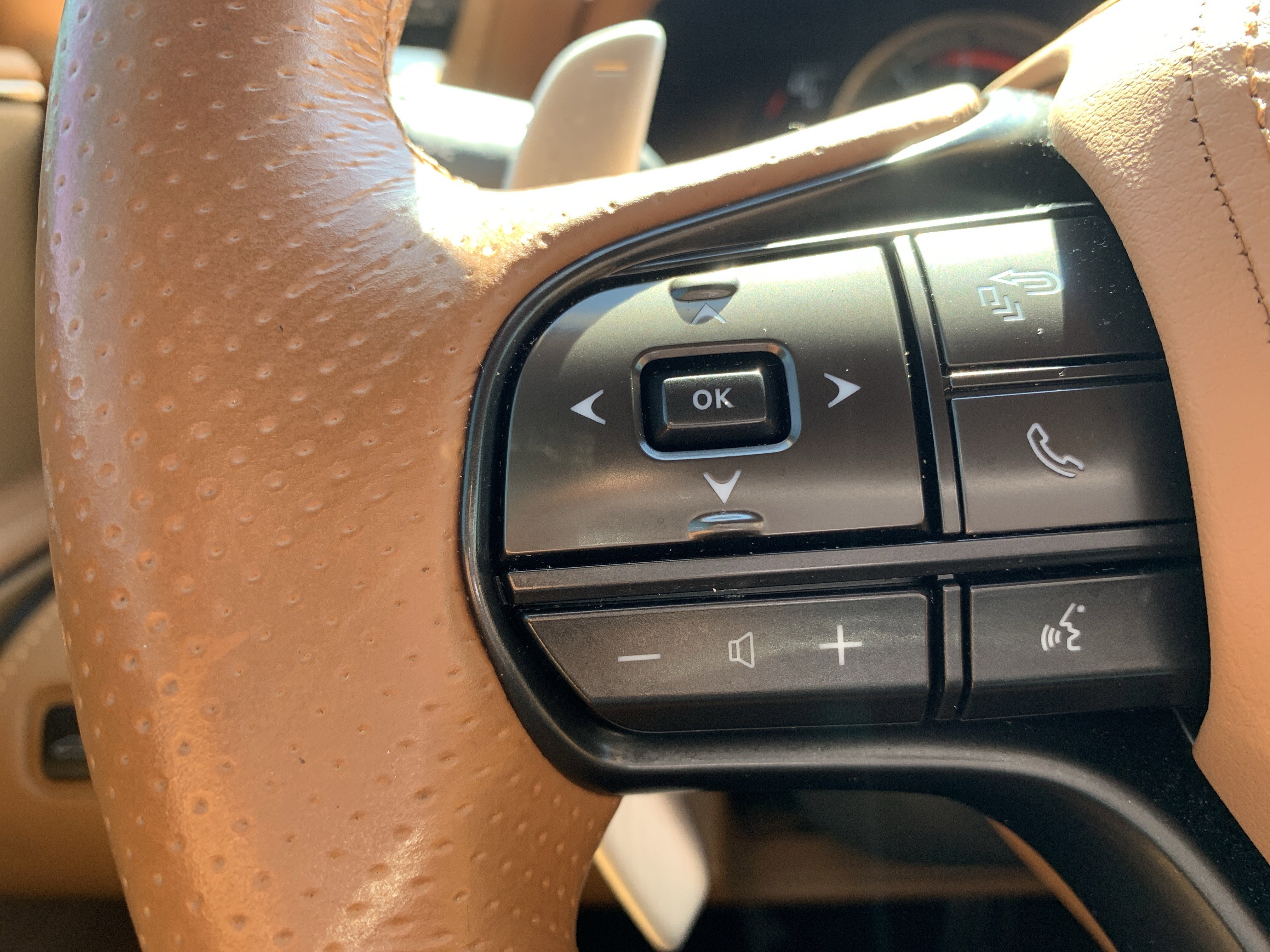 Used 2022 Lexus LC 500 Convertible w/ Touring Package RWD image 19