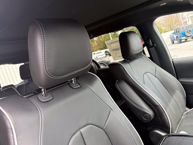New 2026 Chrysler Pacifica Limited w/ Uconnect Theater Family Group FWD image 29