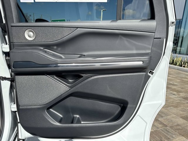 New 2026 Lincoln Navigator L Reserve AWD/4WD image 21