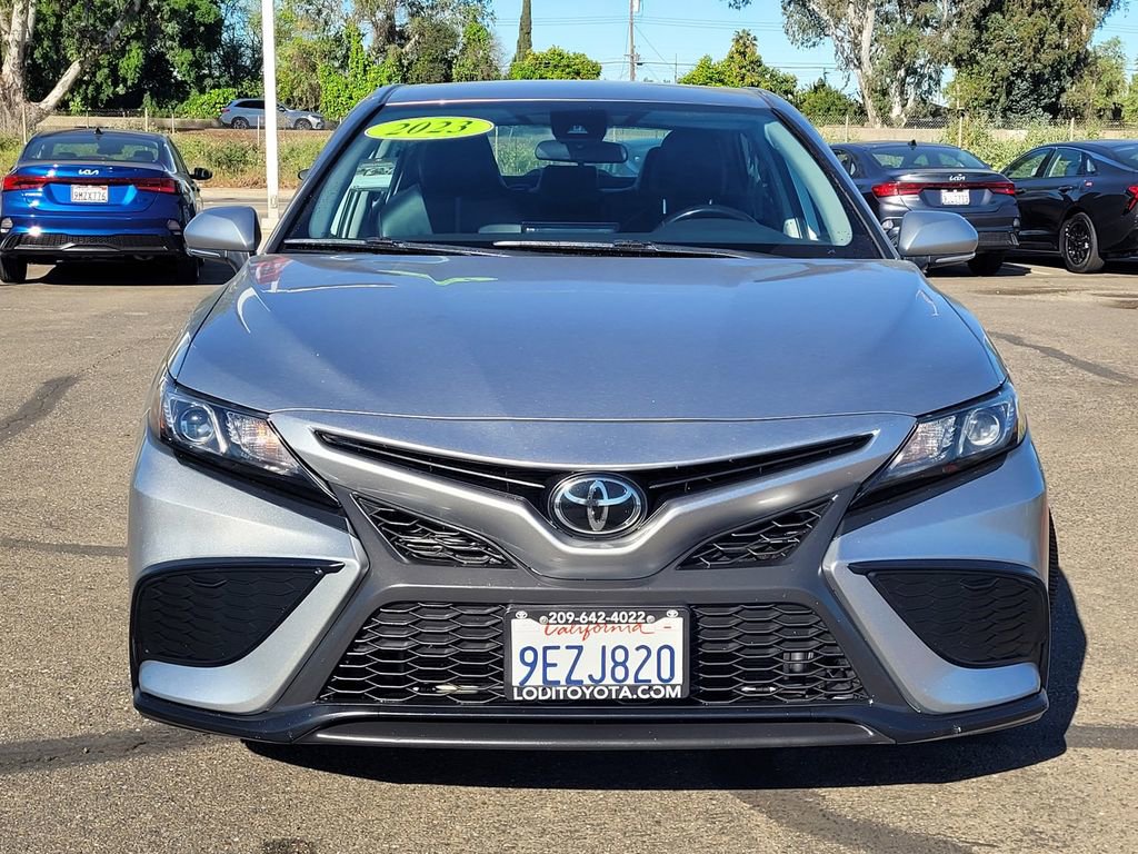 Used 2023 Toyota Camry SE image 2