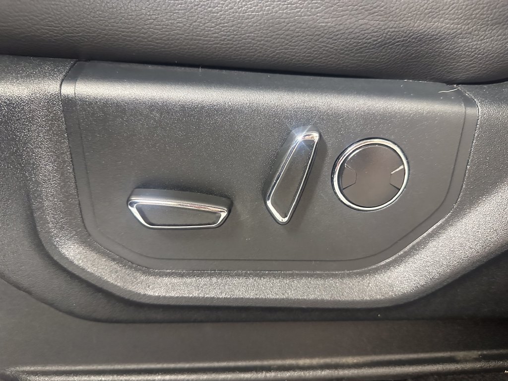 Used 2019 Ford Expedition XLT w/ Equipment Group 202A RWD image 18