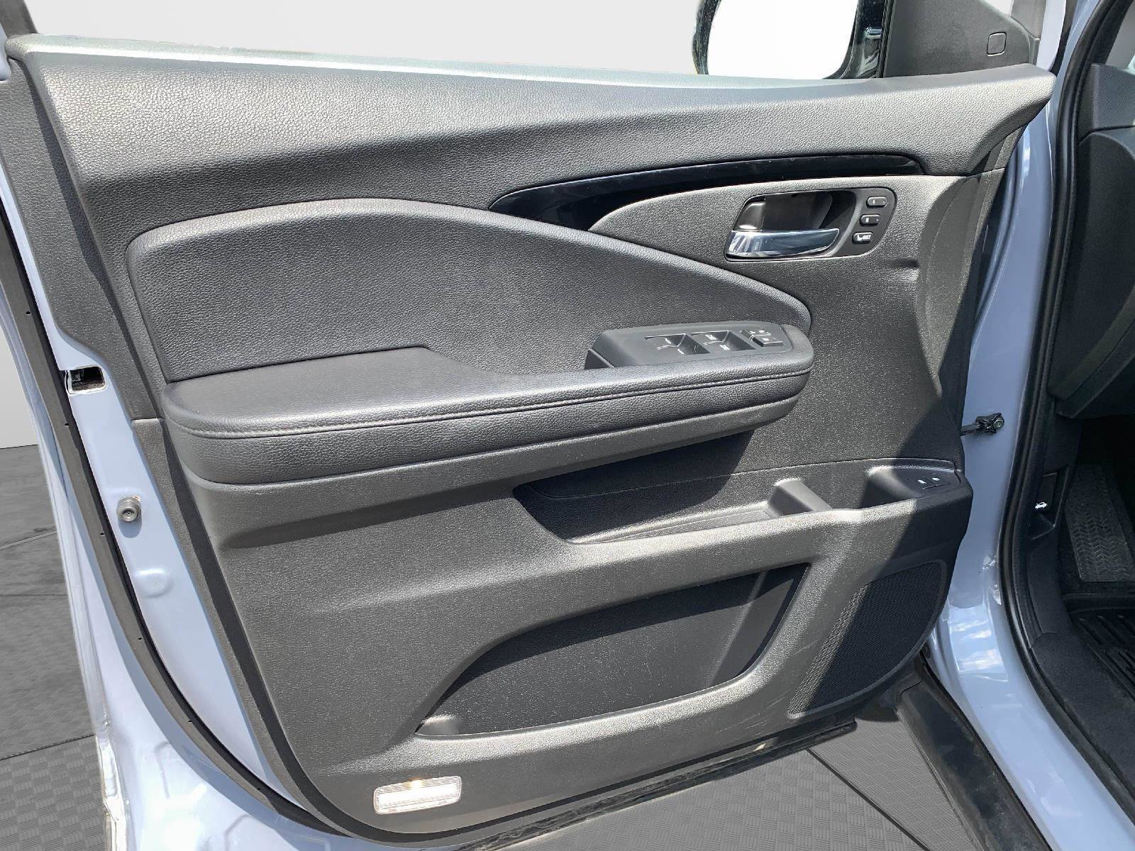 Used 2022 Honda Pilot Touring image 11