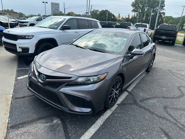 Used 2022 Toyota Camry SE FWD image 3