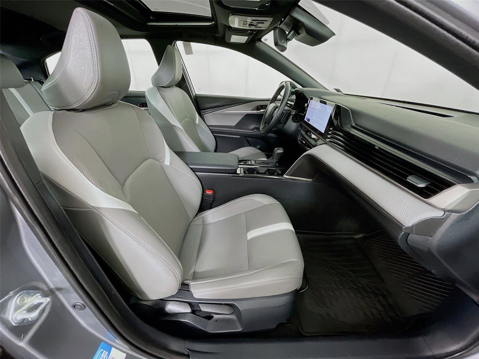 Used 2025 Toyota Camry SE w/ Multimedia Upgrade Package image 30