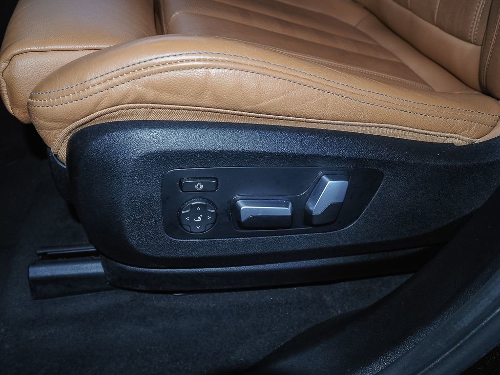 Used 2022 BMW X7 xDrive40i w/ M Sport Package image 29