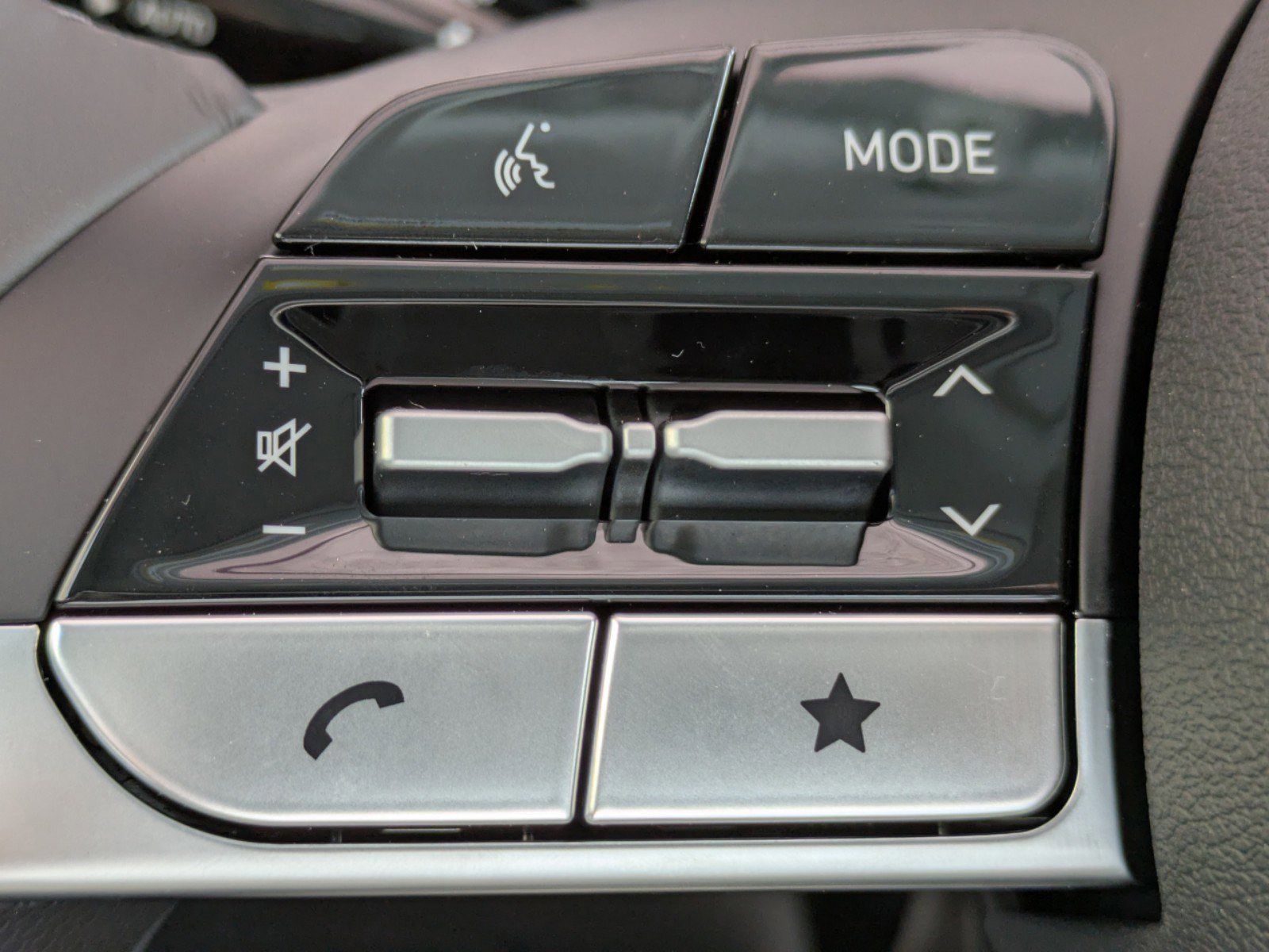 Used 2025 Hyundai Elantra Limited image 25