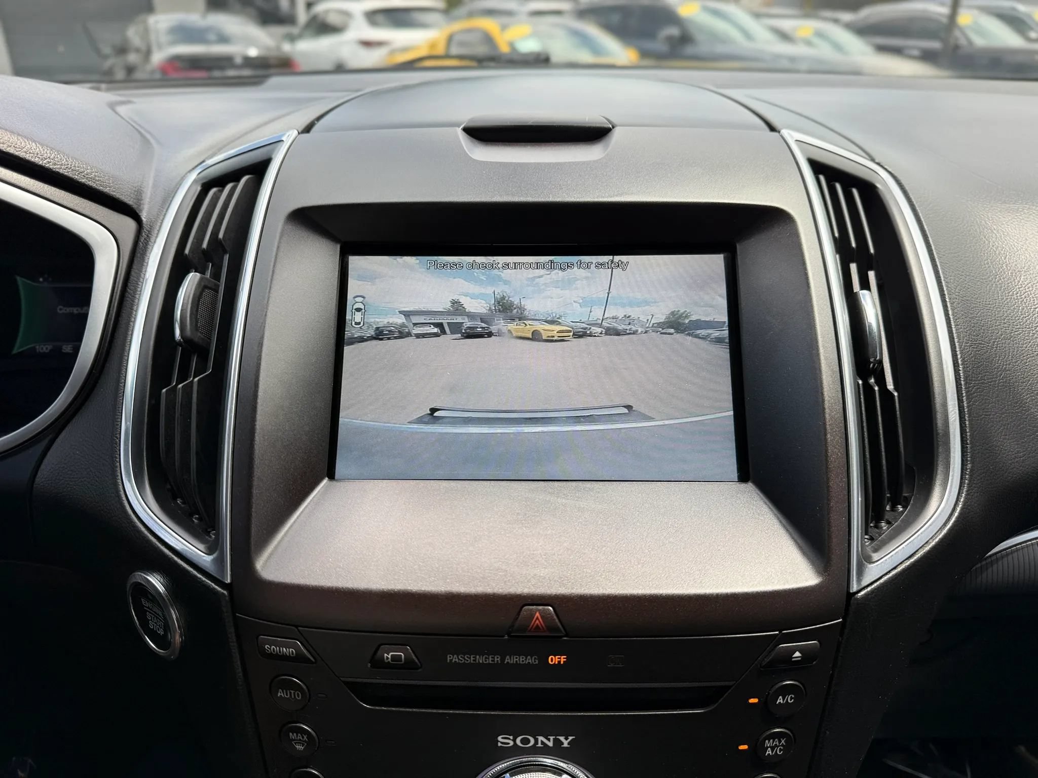 Used 2018 Ford Edge Titanium w/ Equipment Group 302A AWD/4WD image 32