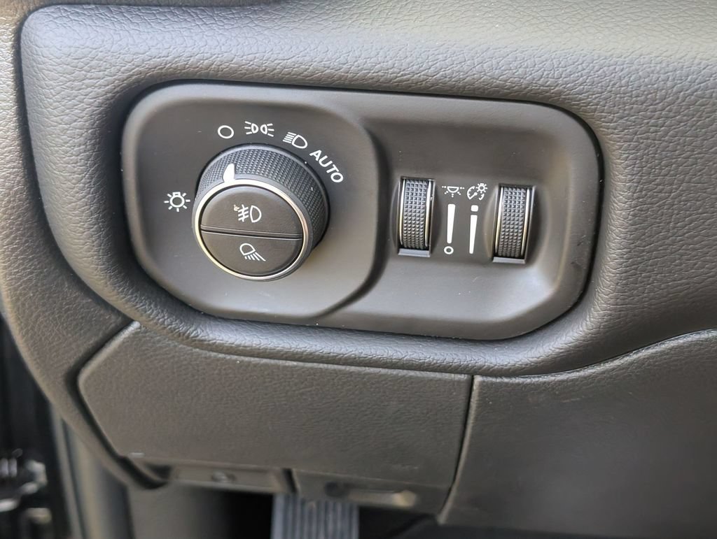 New 2026 RAM 3500 Laramie AWD/4WD image 14
