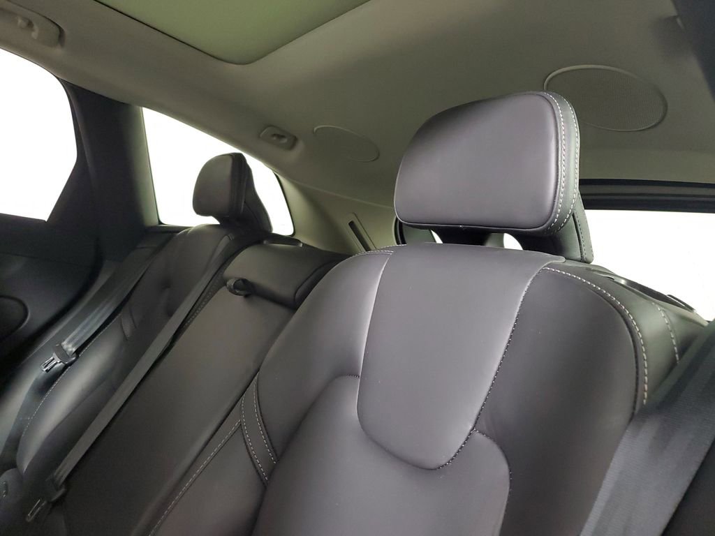 Used 2023 Volvo XC60 B5 Ultimate w/ Climate Package FWD image 13