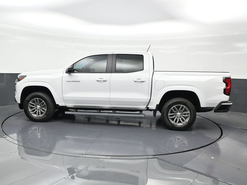 Used 2024 Chevrolet Colorado LT w/ LT Convenience Package image 2