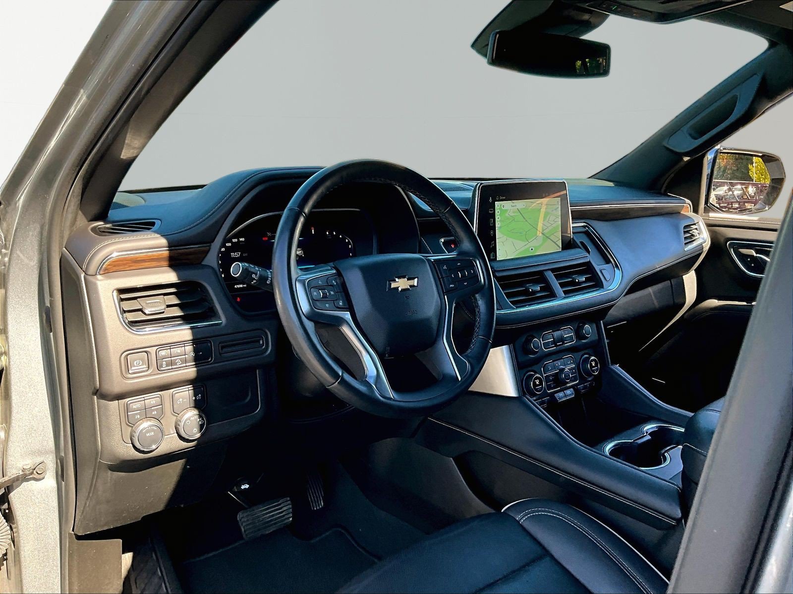 Used 2023 Chevrolet Suburban Premier AWD/4WD image 17