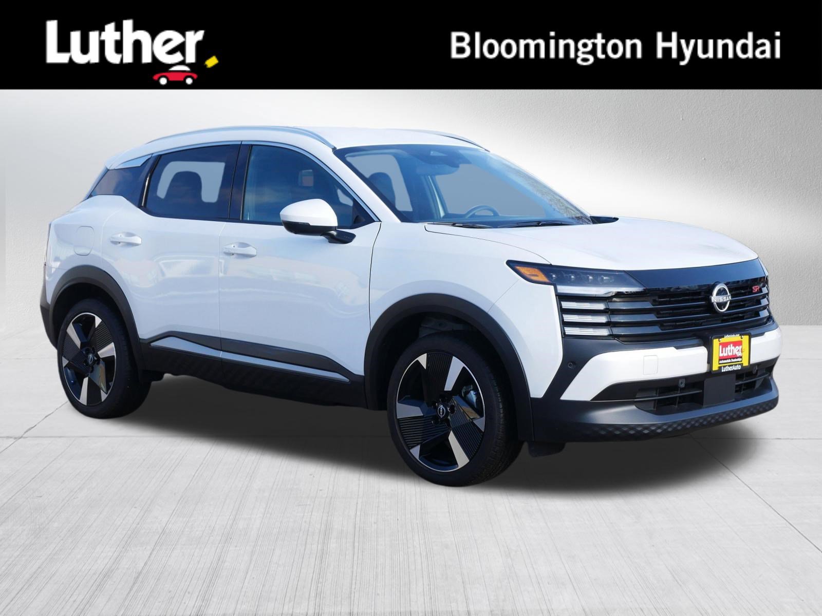 Used 2025 Nissan Kicks SR image 1