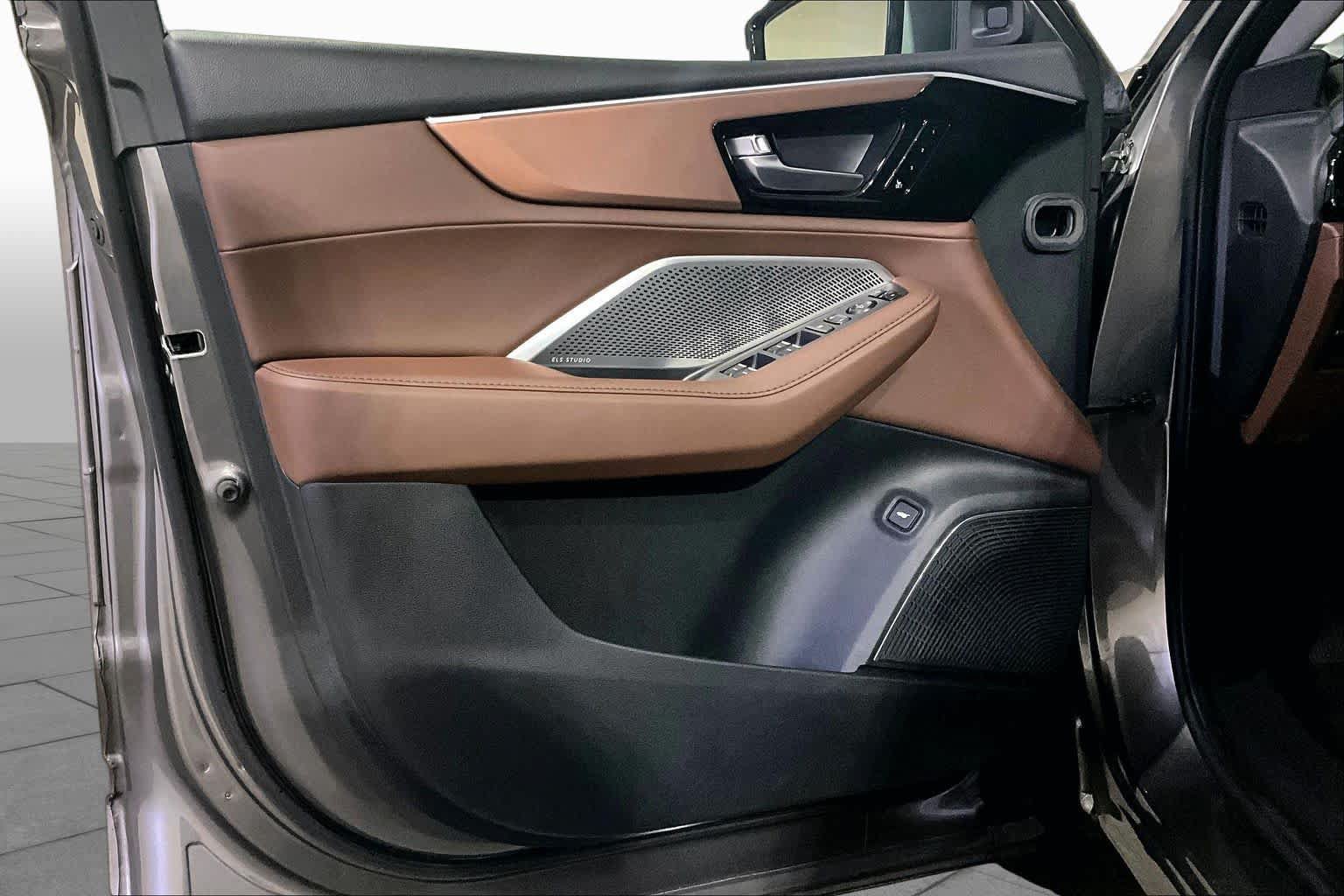 Used 2022 Acura MDX SH-AWD w/ Technology Package image 21