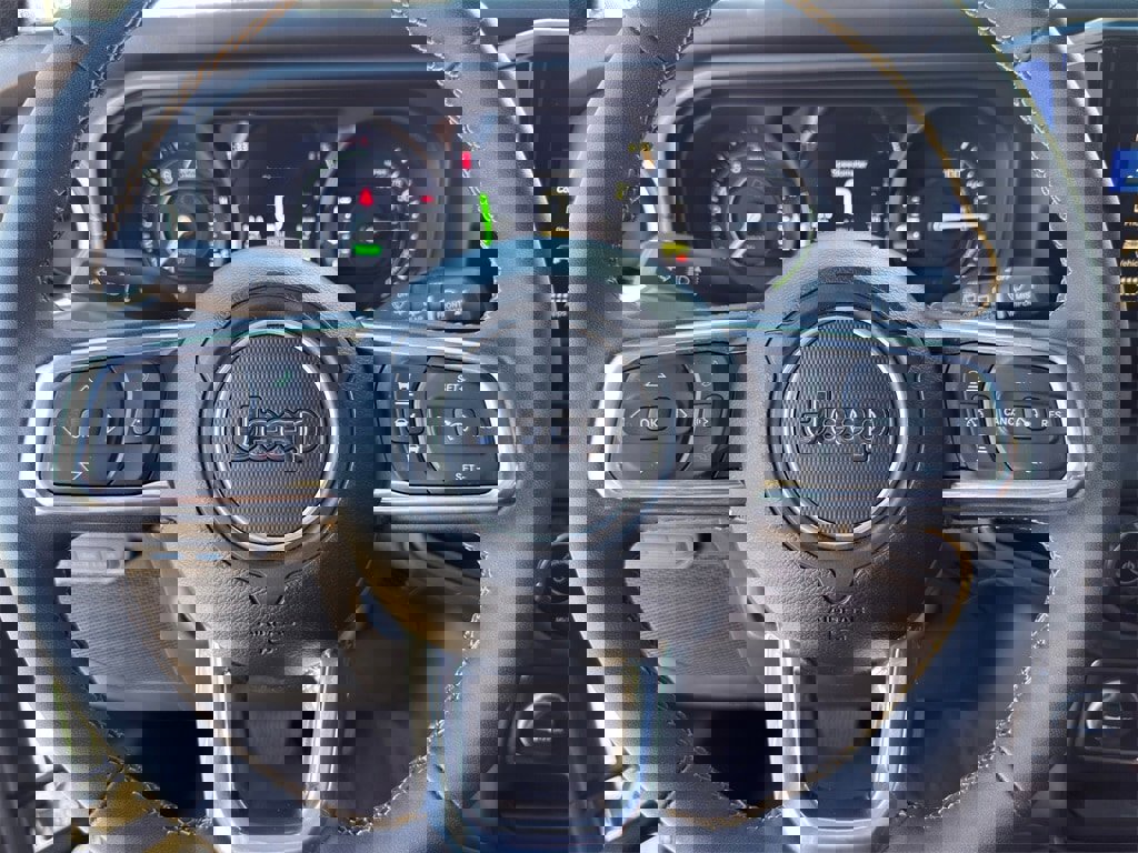 Used 2024 Jeep Wrangler Unlimited Sahara image 23