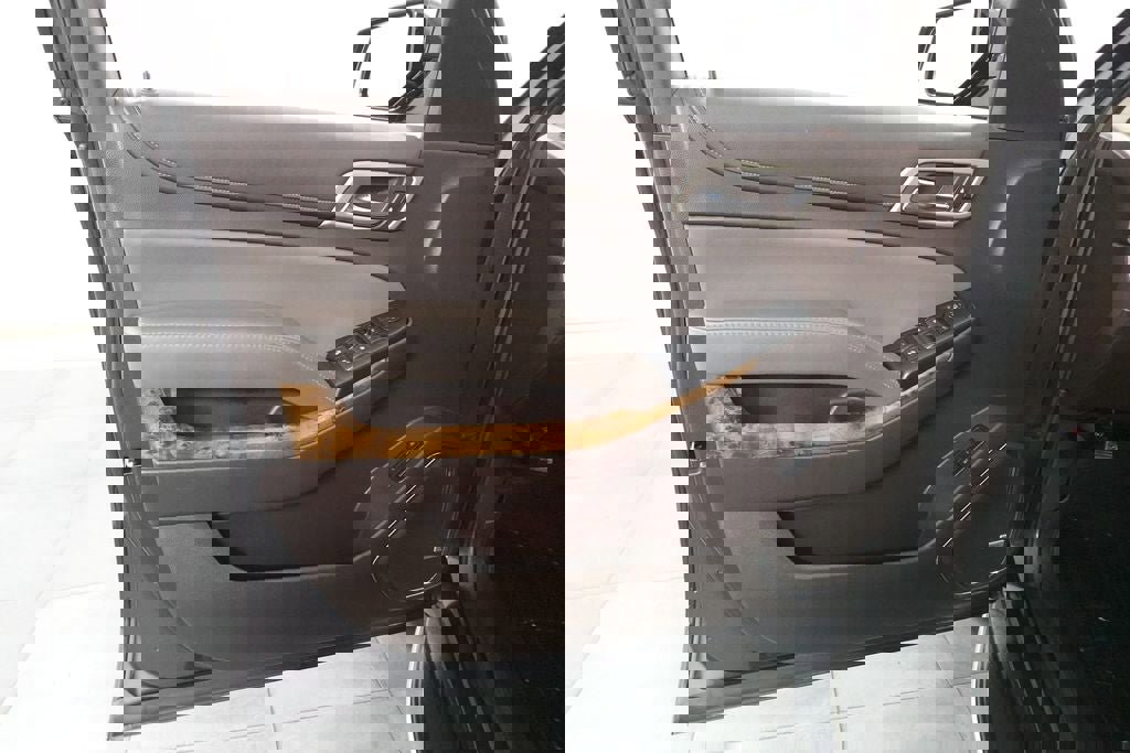 Used 2015 GMC Yukon Denali image 24