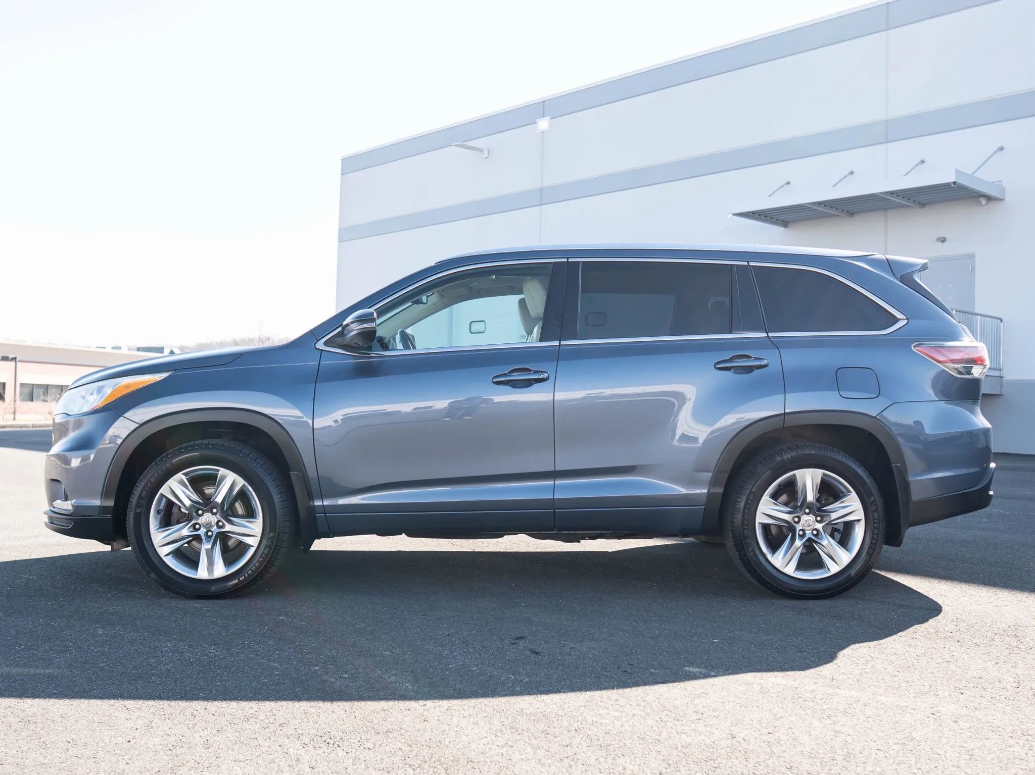 Used 2015 Toyota Highlander Limited image 3