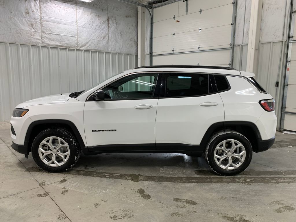 Used 2024 Jeep Compass Latitude image 20
