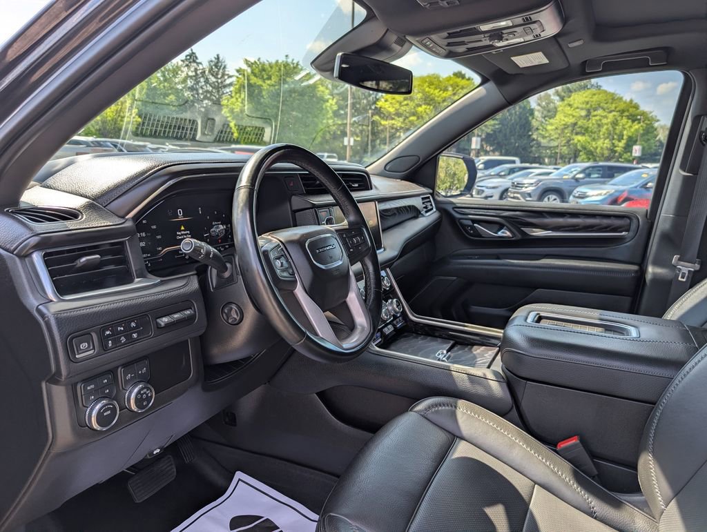 Used 2023 GMC Yukon XL Denali AWD/4WD image 10