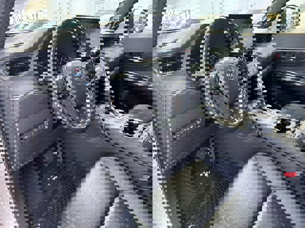 Used 2021 Toyota Venza Limited image 13