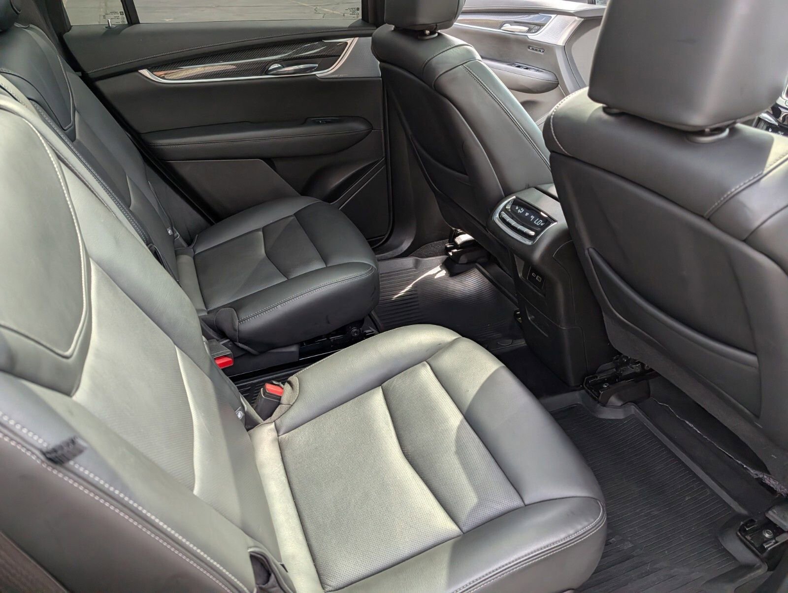 Used 2024 Cadillac XT6 Sport w/ LPO, Onyx Lite Package AWD/4WD image 33