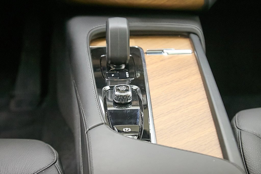 Certified 2023 Volvo XC90 B5 Plus image 31