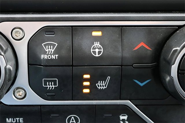 Used 2020 Jeep Wrangler Unlimited Sahara image 22