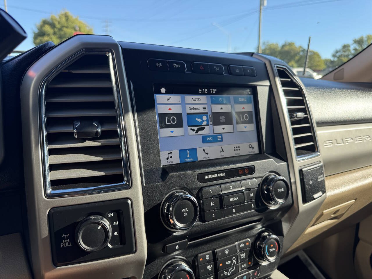 Used 2017 Ford F350 Lariat w/ Lariat Ultimate Package AWD/4WD image 31