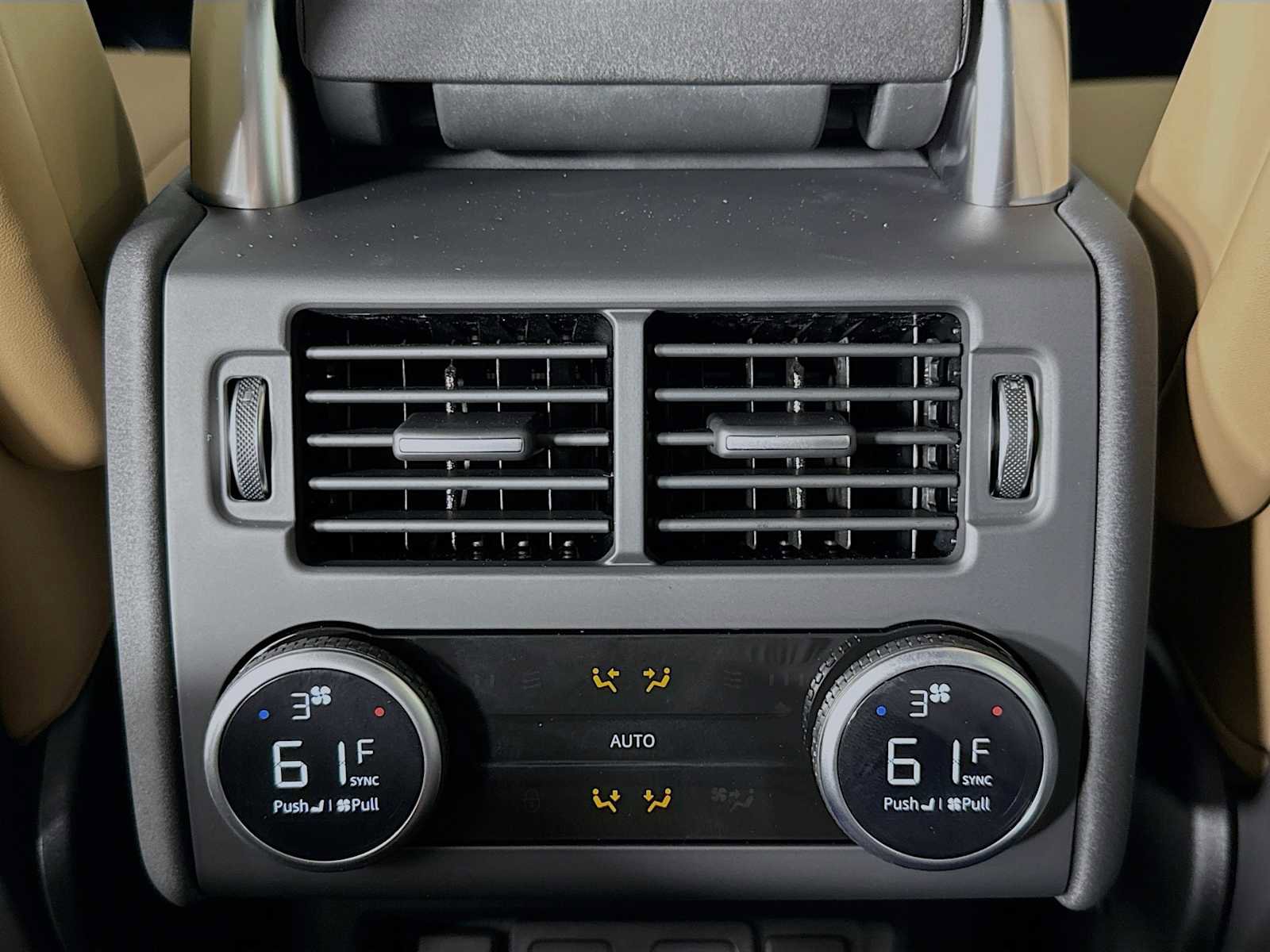 New 2025 Land Rover Discovery Dynamic SE AWD/4WD image 24