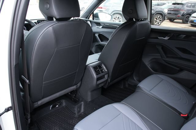 New 2026 Volkswagen Tiguan SE R-Line FWD image 26