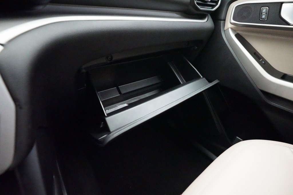 Used 2023 Ford Explorer XLT w/ Equipment Group 202A image 31