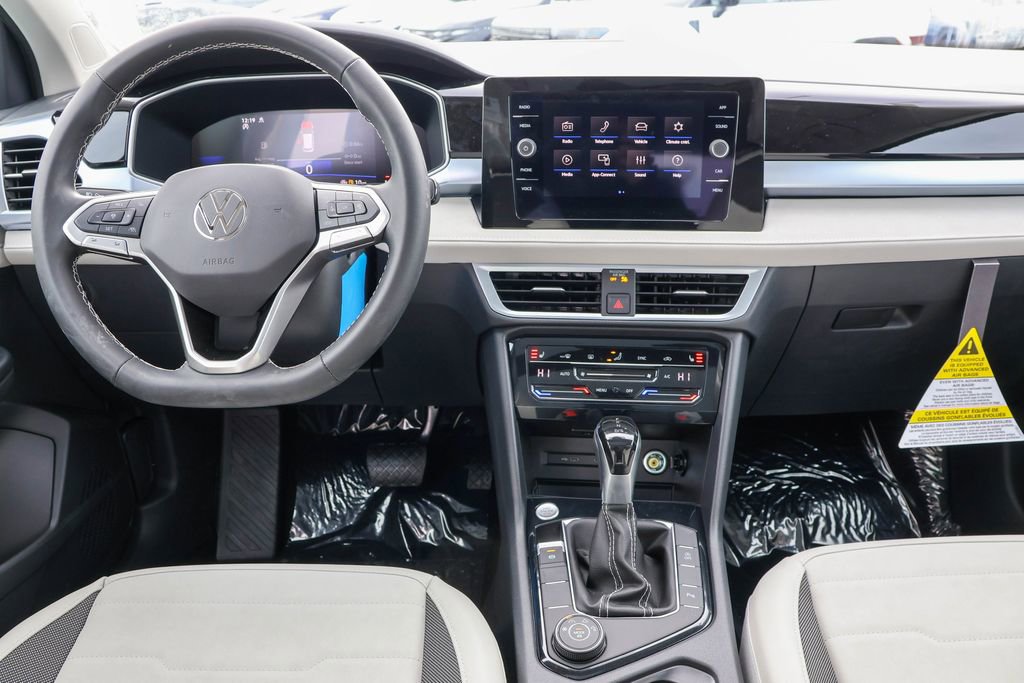 Used 2025 Volkswagen Taos SE image 30