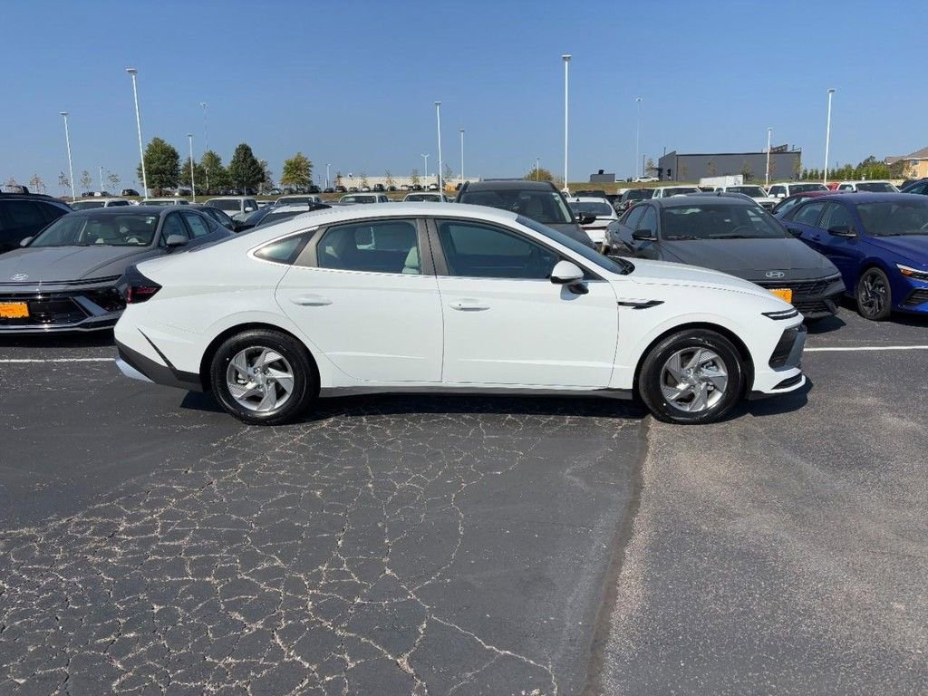 New 2026 Hyundai Sonata SE FWD image 2