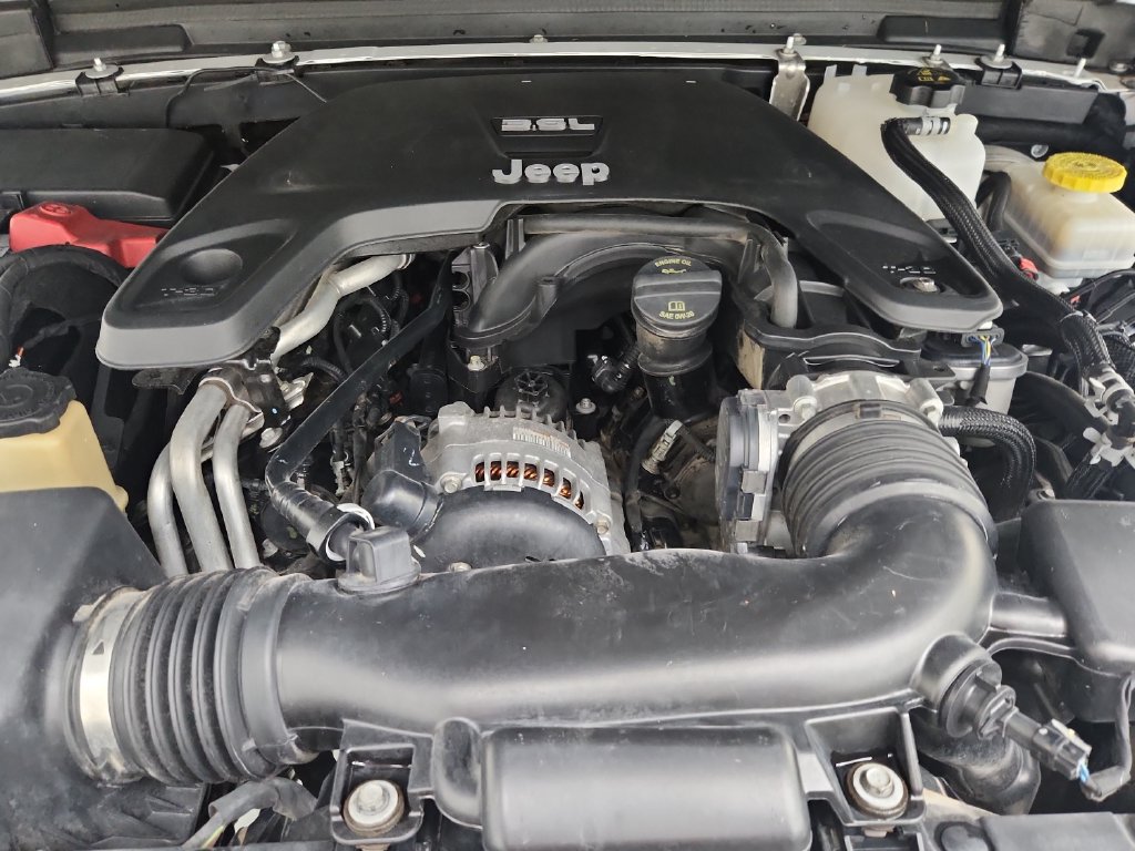 Used 2018 Jeep Wrangler Unlimited Sahara AWD/4WD image 36