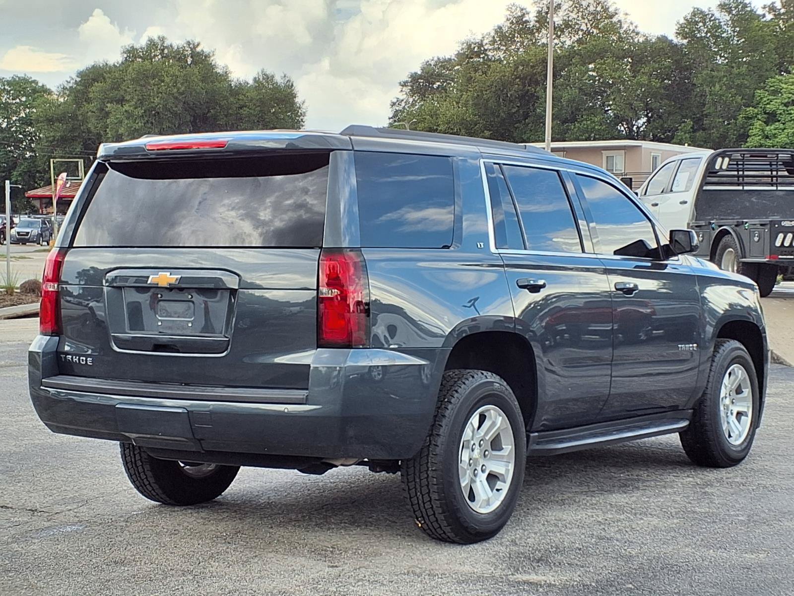 Certified 2019 Chevrolet Tahoe LT w/ Luxury Package AWD/4WD image 4