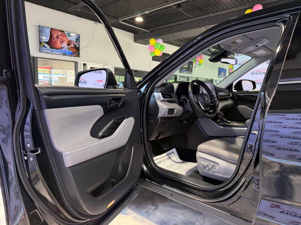 Used 2022 Toyota Highlander L FWD image 53