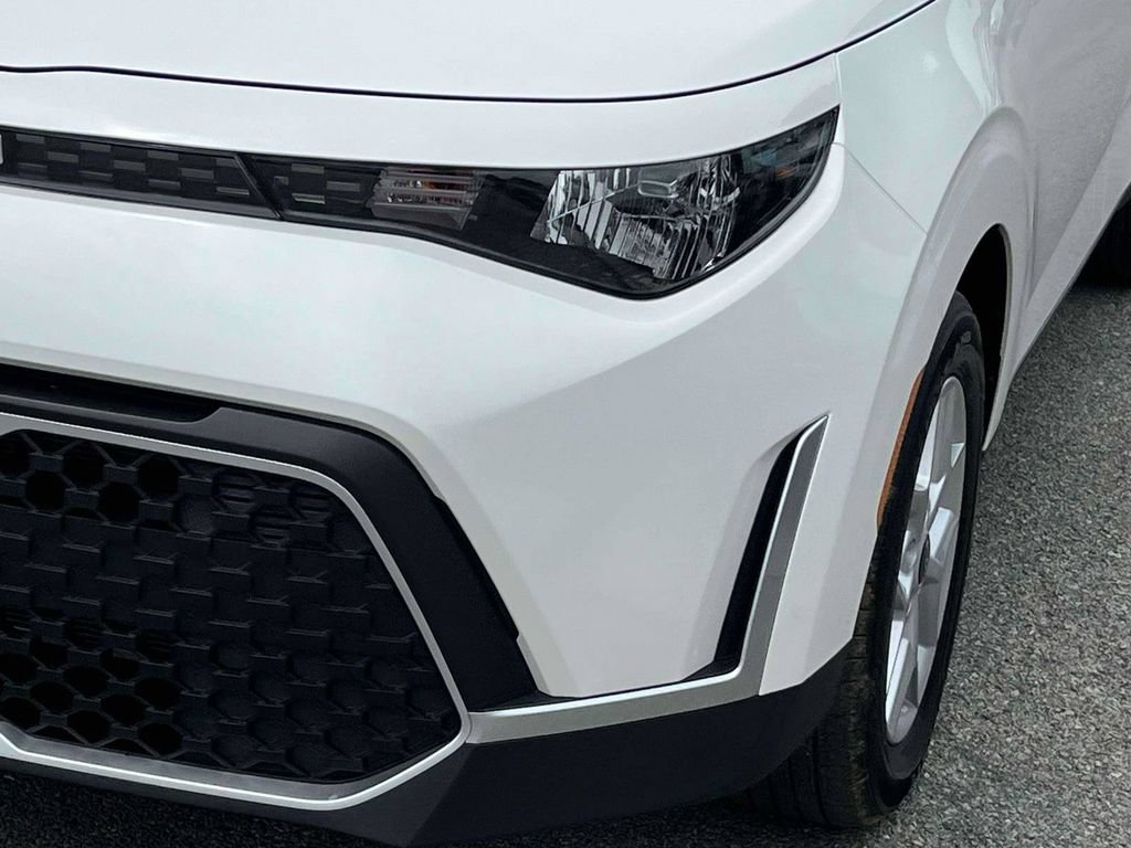 Used 2025 Kia Soul LX w/ LX Technology Package FWD image 31
