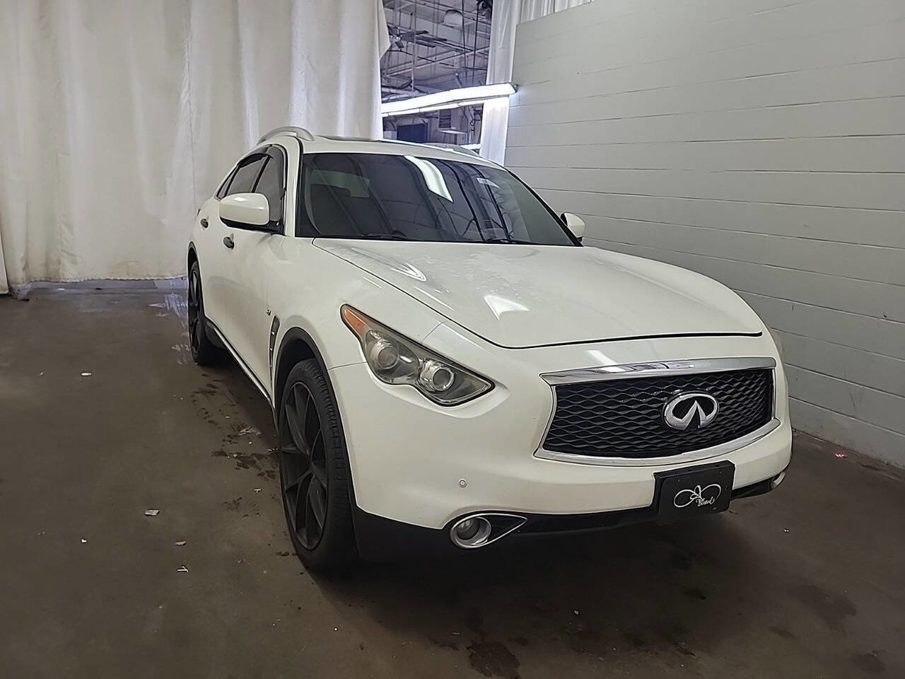 Used 2017 INFINITI QX70 AWD w/ Premium Package