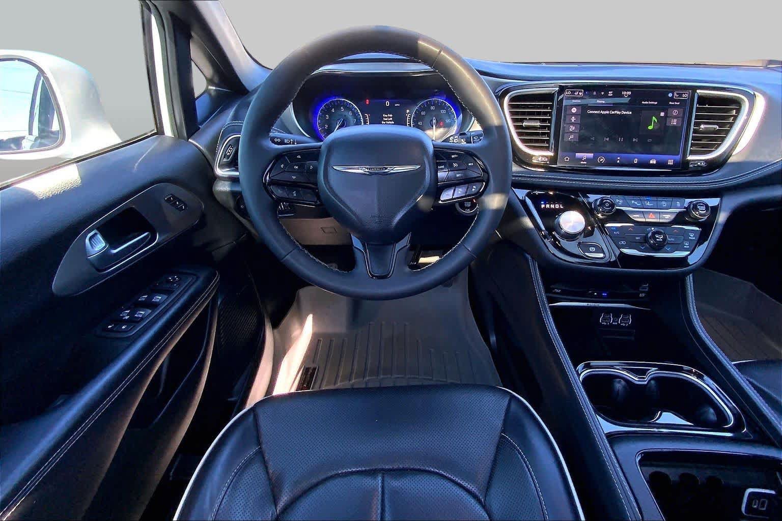 Used 2022 Chrysler Pacifica Limited w/ Uconnect Theater Family Group AWD/4WD image 6