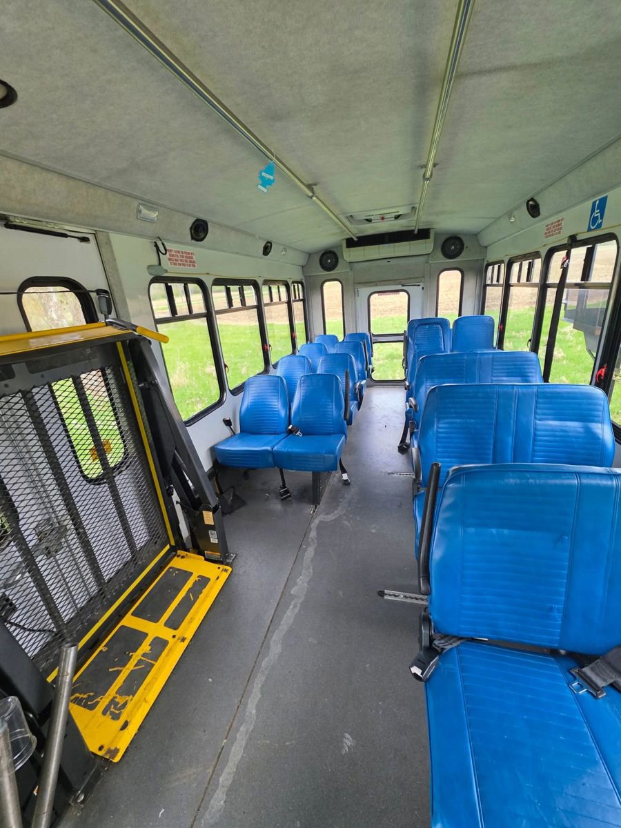 Used 2006 Ford E-450 and Econoline 450 RWD image 11