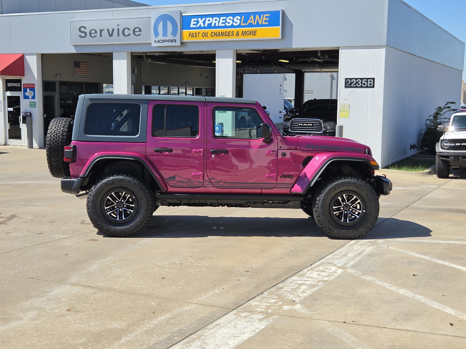 New 2026 Jeep Wrangler Unlimited Rubicon w/ Rockslide Package AWD/4WD image 7