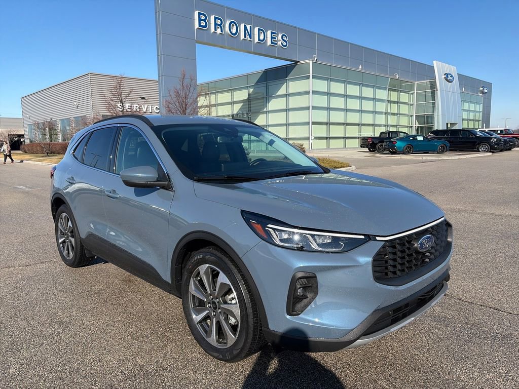 Used 2025 Ford Escape Platinum image 1